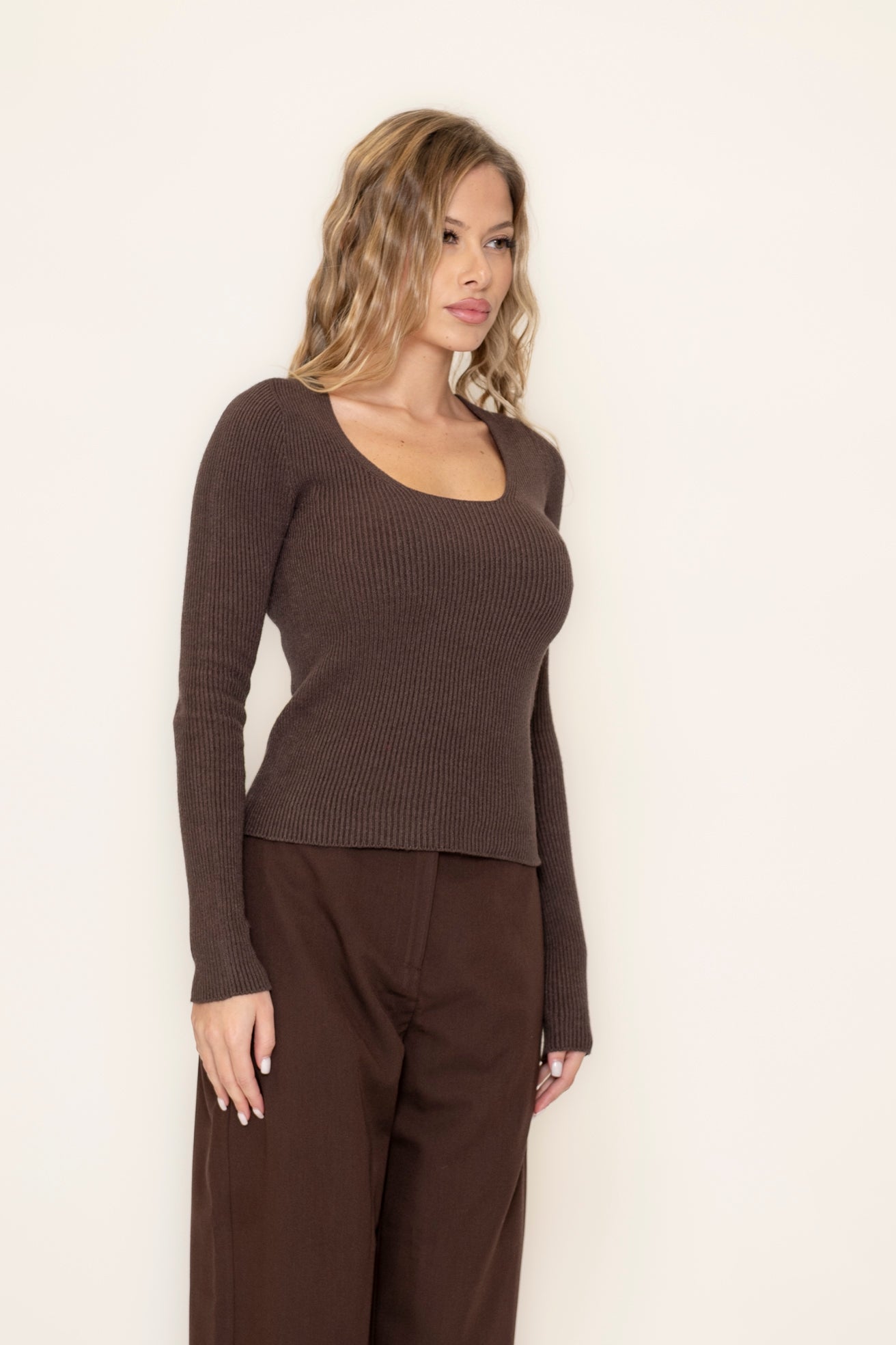 vicolo pull in lana maniche lunghe a costine con scollo tondo profondo VICOLO 77233s